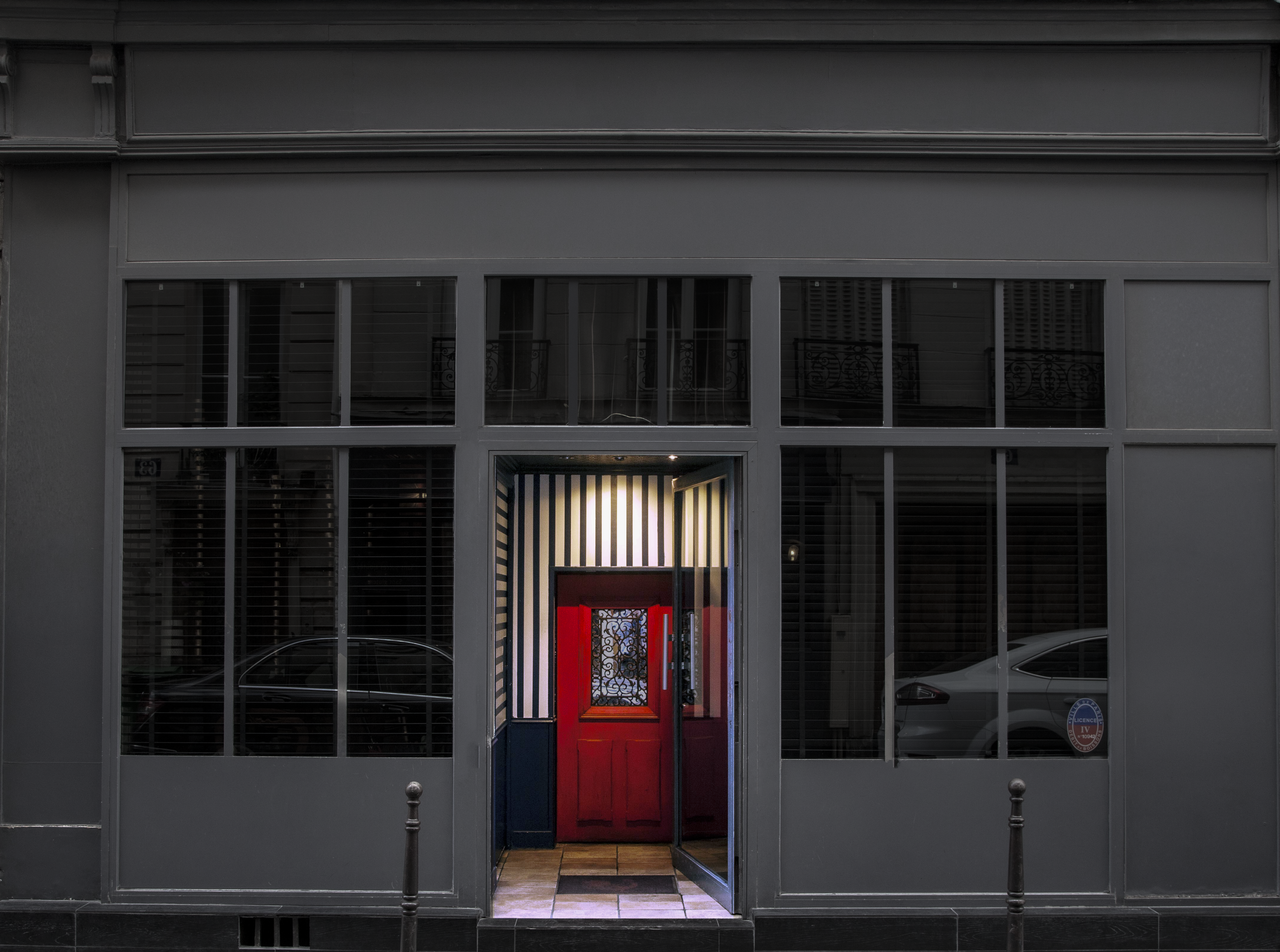 Little Red Door - Bar in Le Marais, Paris
